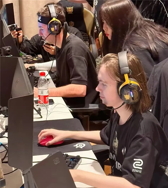 Vitality 战胜 Mouz 进入 IEM 成都 2025 决赛